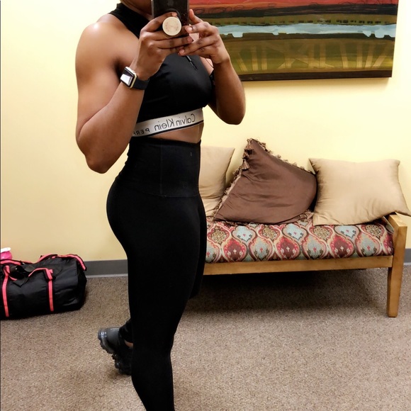 SOLD 🚫Calvin Klein Performance half zip bra - Picture 2 of 4